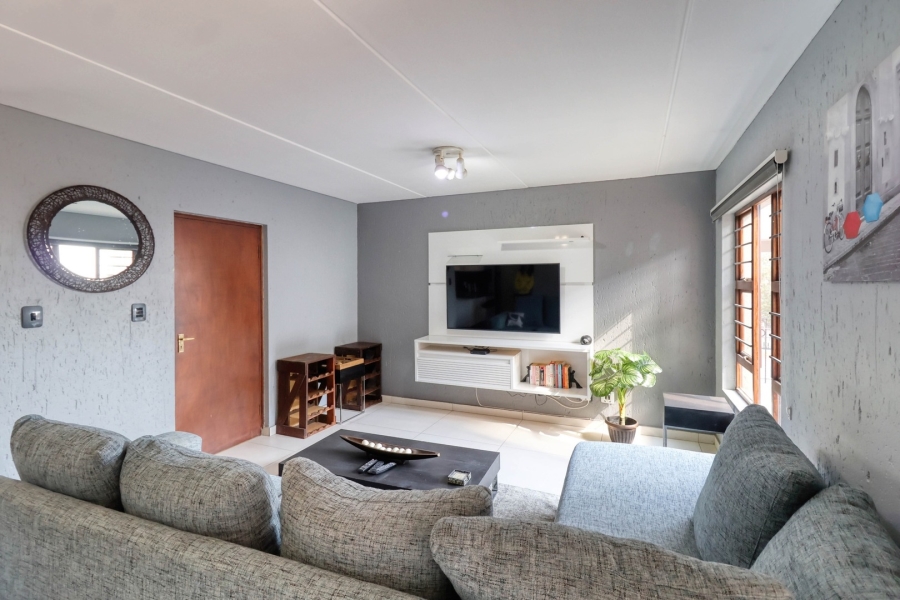To Let 2 Bedroom Property for Rent in Lonehill Gauteng