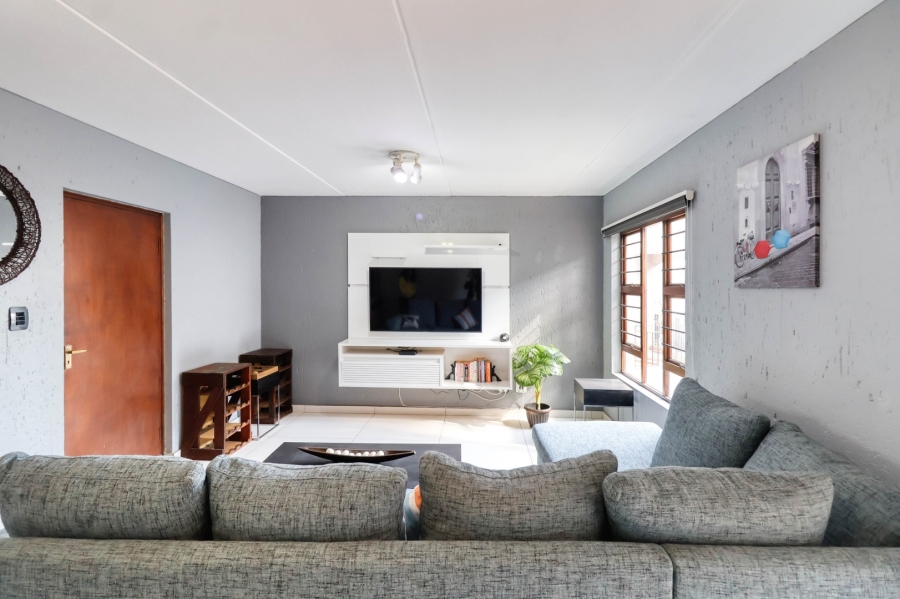 To Let 2 Bedroom Property for Rent in Lonehill Gauteng