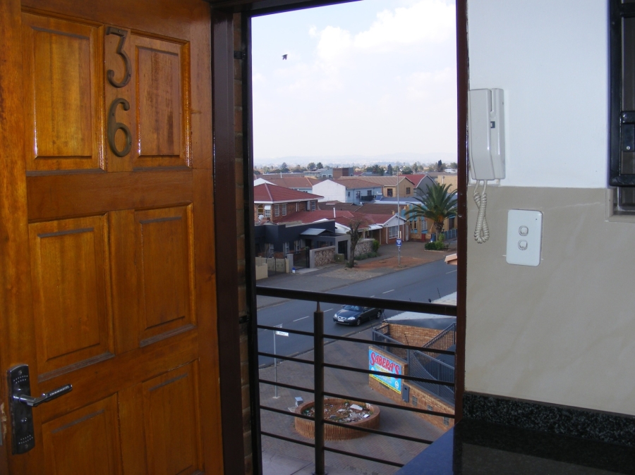 2 Bedroom Property for Sale in Lenasia Gauteng