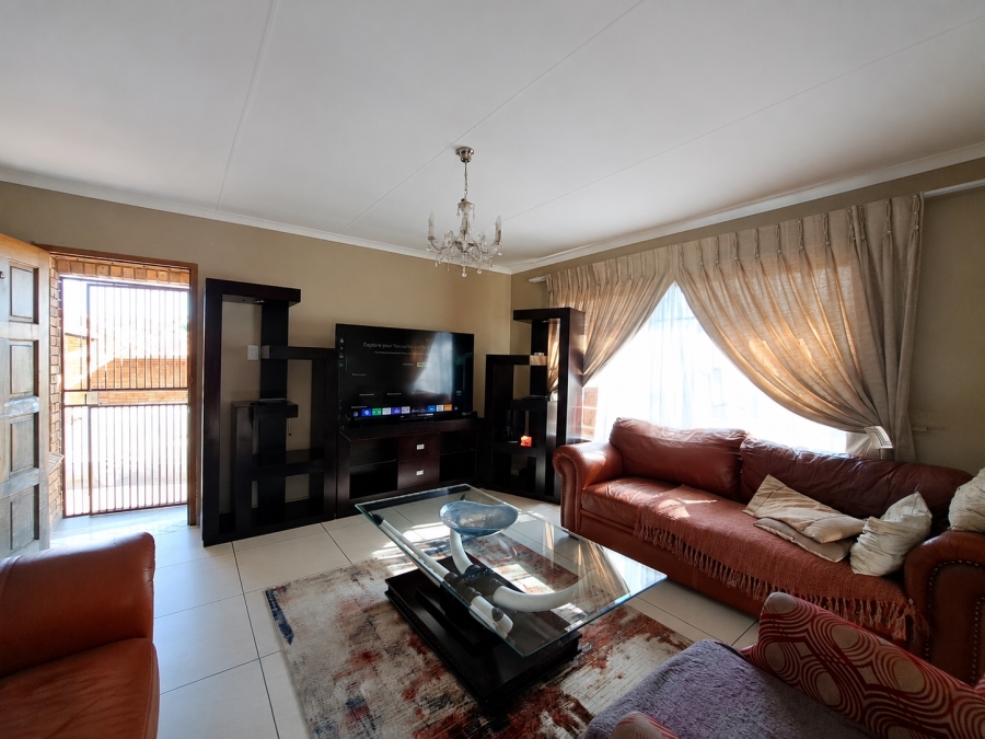 3 Bedroom Property for Sale in Rooihuiskraal North Gauteng