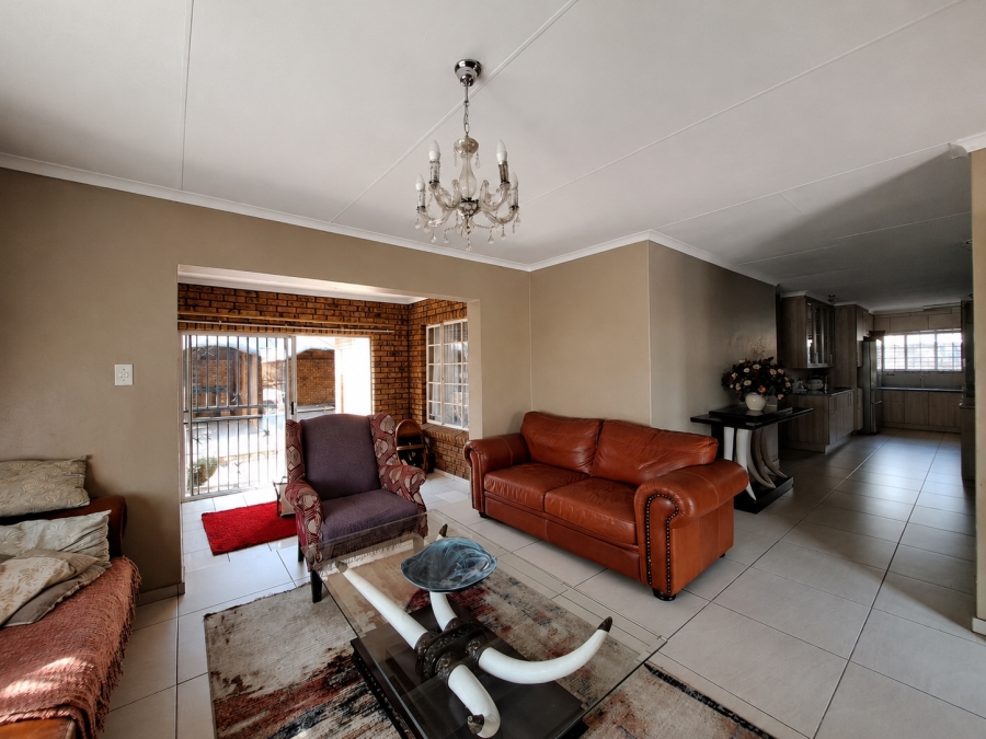 3 Bedroom Property for Sale in Rooihuiskraal North Gauteng