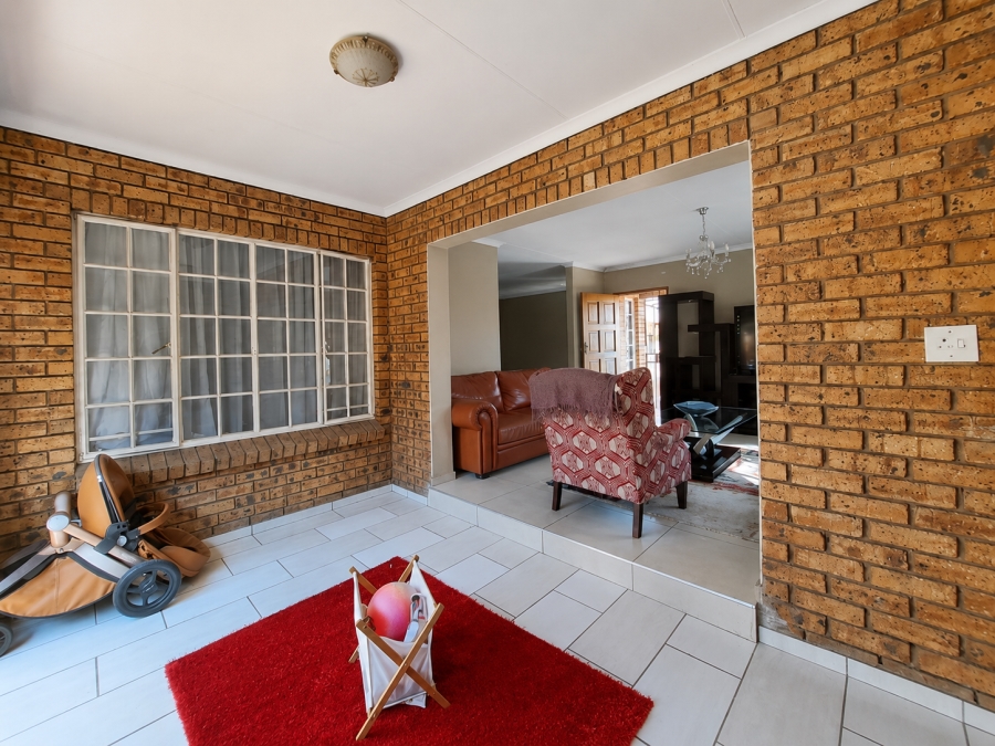 3 Bedroom Property for Sale in Rooihuiskraal North Gauteng