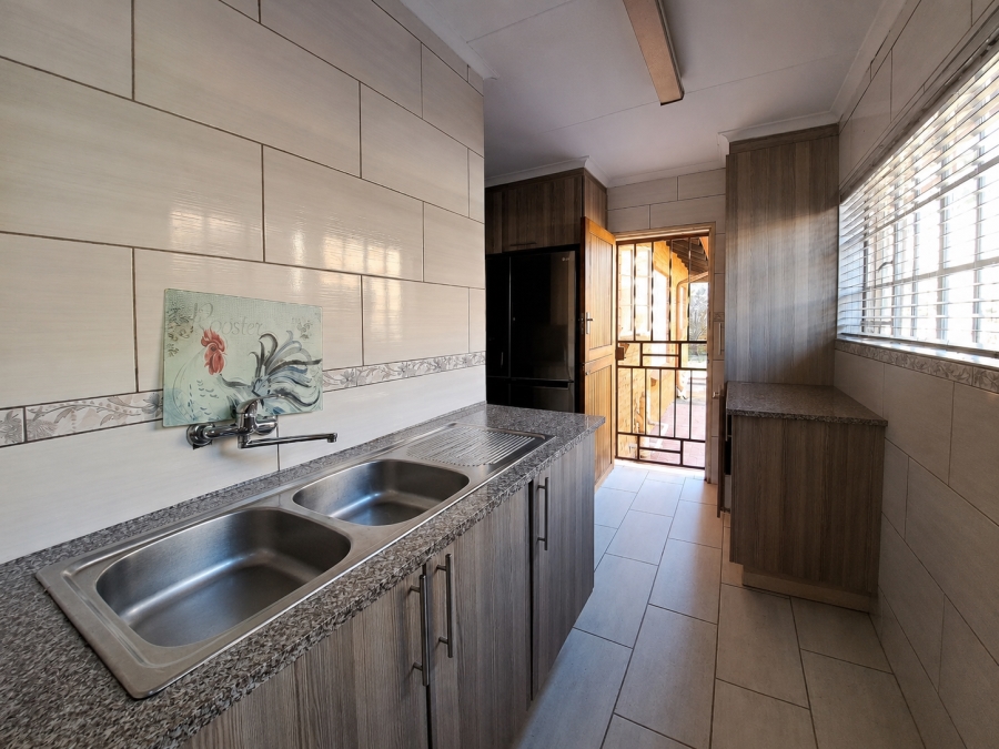 3 Bedroom Property for Sale in Rooihuiskraal North Gauteng