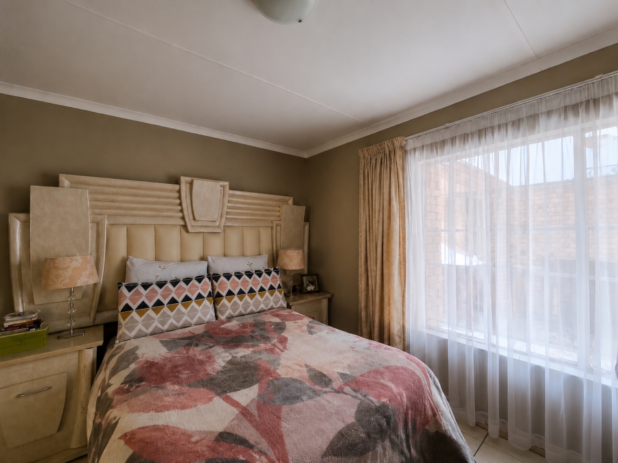 3 Bedroom Property for Sale in Rooihuiskraal North Gauteng