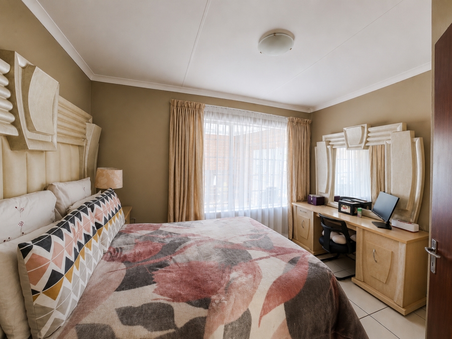 3 Bedroom Property for Sale in Rooihuiskraal North Gauteng