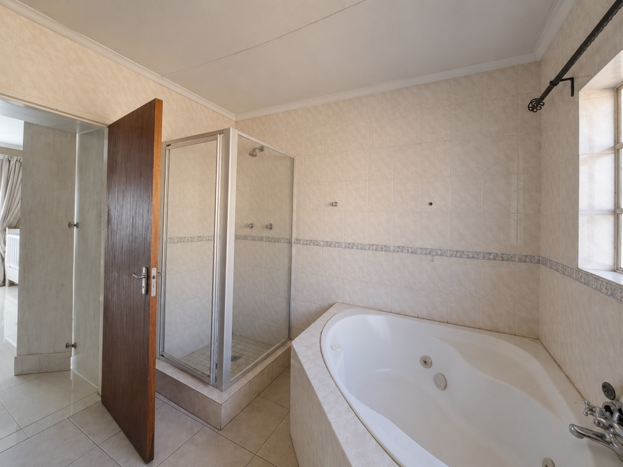 3 Bedroom Property for Sale in Rooihuiskraal North Gauteng