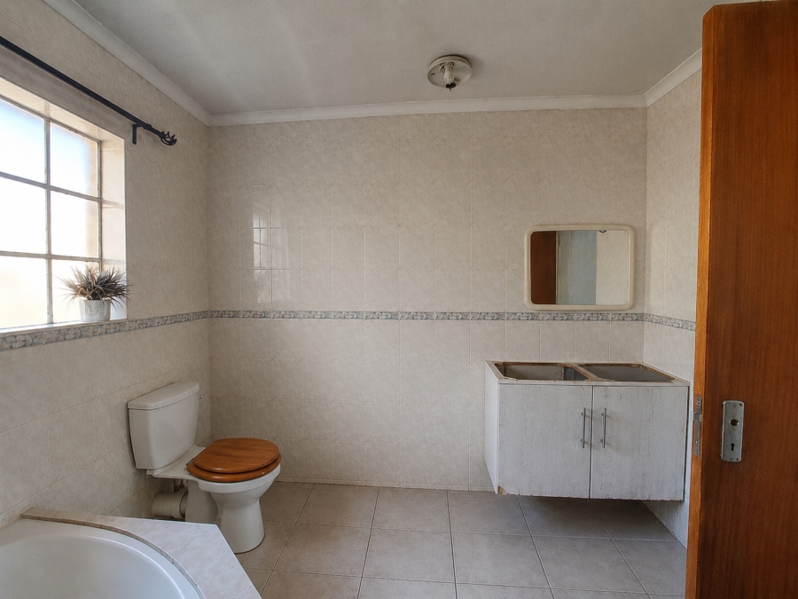 3 Bedroom Property for Sale in Rooihuiskraal North Gauteng
