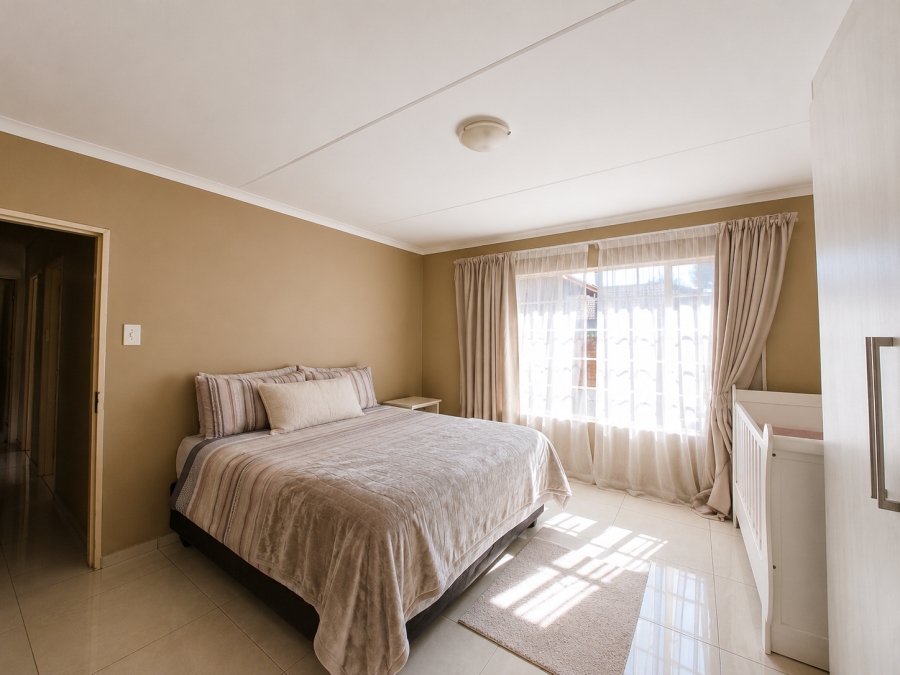 3 Bedroom Property for Sale in Rooihuiskraal North Gauteng