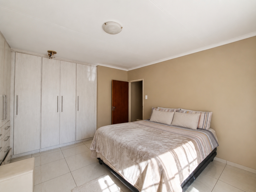 3 Bedroom Property for Sale in Rooihuiskraal North Gauteng