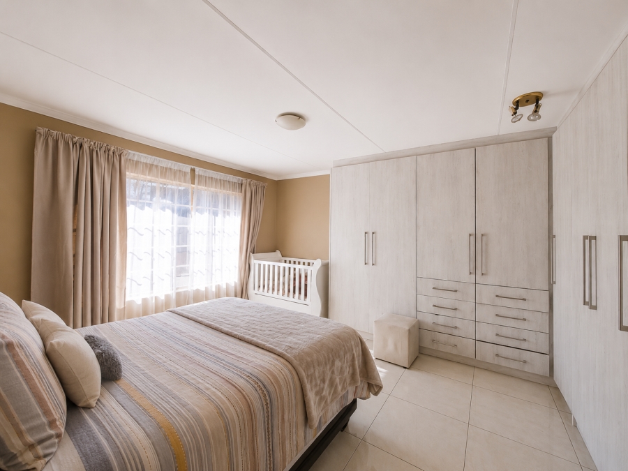 3 Bedroom Property for Sale in Rooihuiskraal North Gauteng