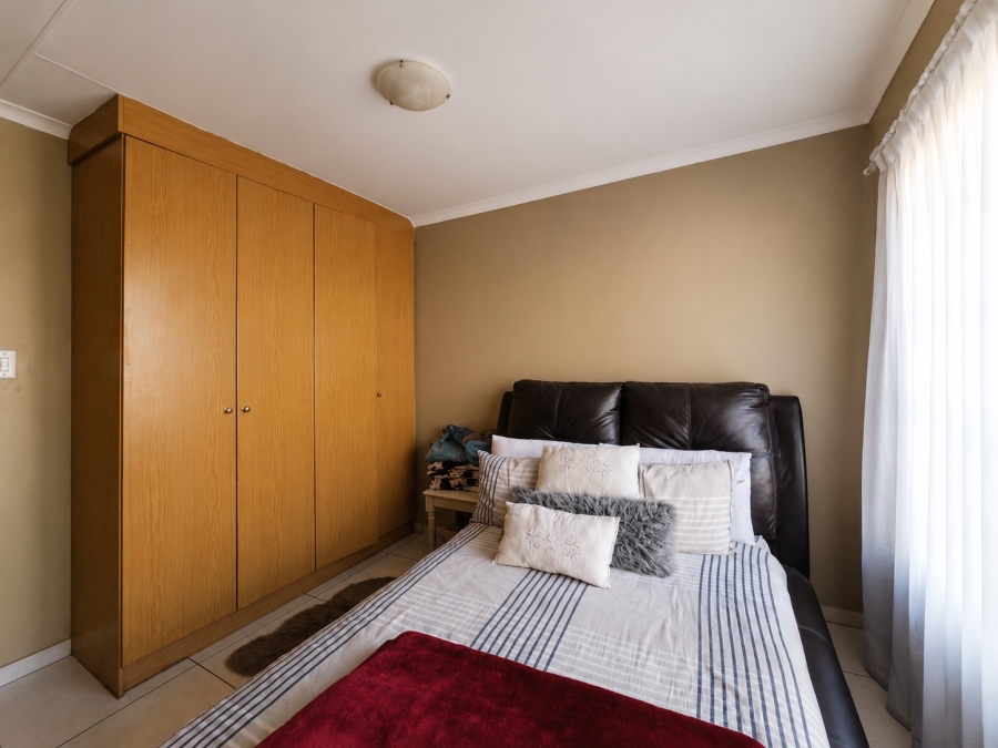 3 Bedroom Property for Sale in Rooihuiskraal North Gauteng