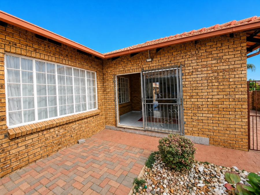 3 Bedroom Property for Sale in Rooihuiskraal North Gauteng
