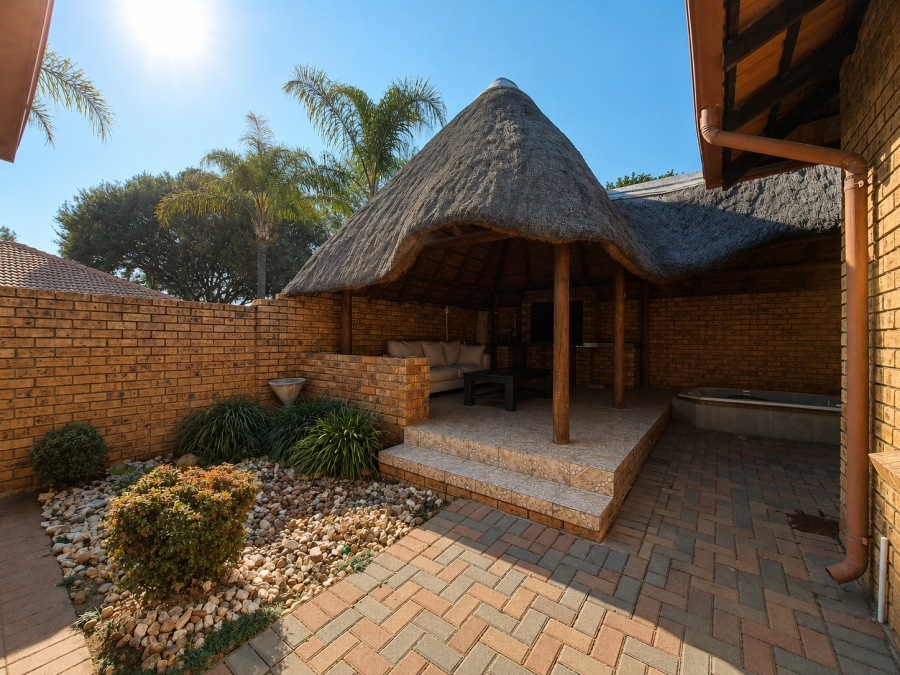 3 Bedroom Property for Sale in Rooihuiskraal North Gauteng