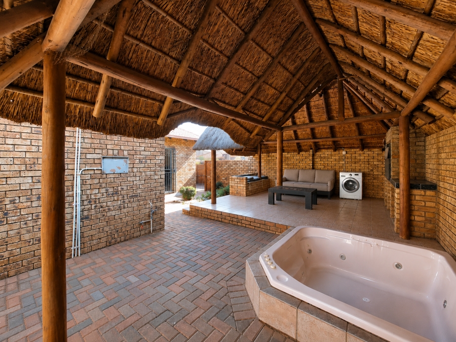 3 Bedroom Property for Sale in Rooihuiskraal North Gauteng