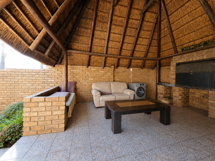 3 Bedroom Property for Sale in Rooihuiskraal North Gauteng