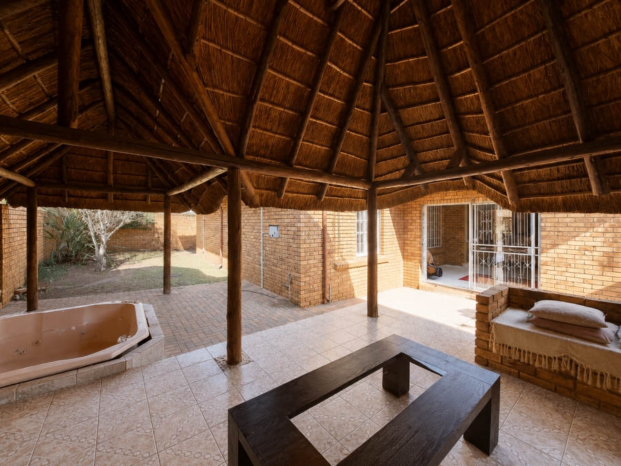 3 Bedroom Property for Sale in Rooihuiskraal North Gauteng