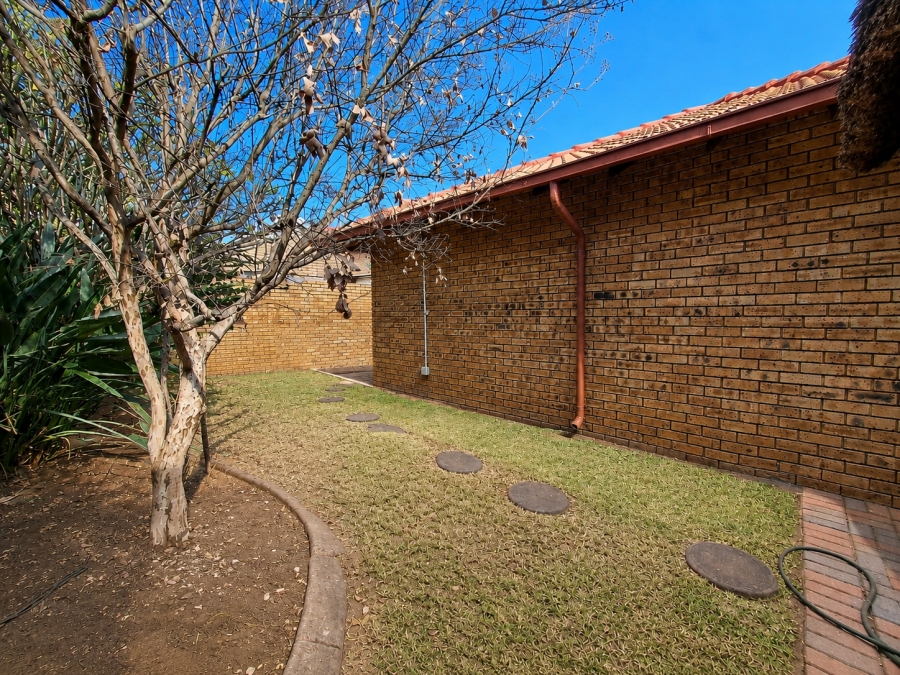 3 Bedroom Property for Sale in Rooihuiskraal North Gauteng