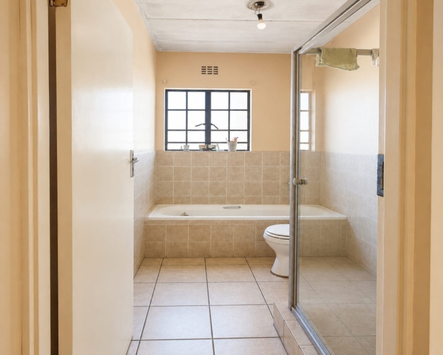2 Bedroom Property for Sale in Grand Central Gauteng