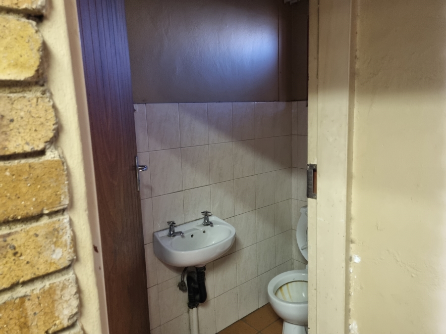 To Let Commercial Property for Rent in Hennopspark Gauteng