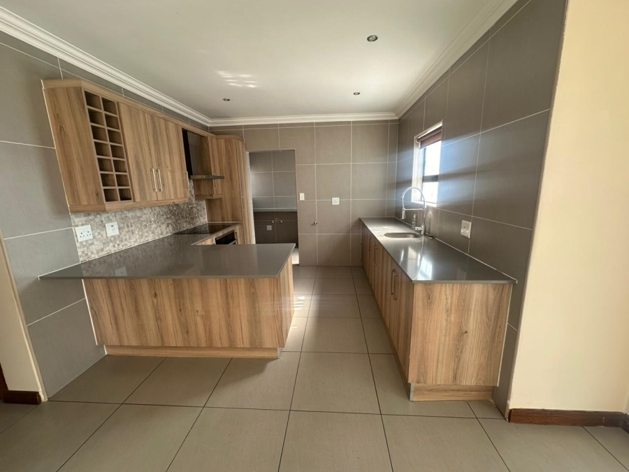 To Let 3 Bedroom Property for Rent in Thatchfield Hills Gauteng