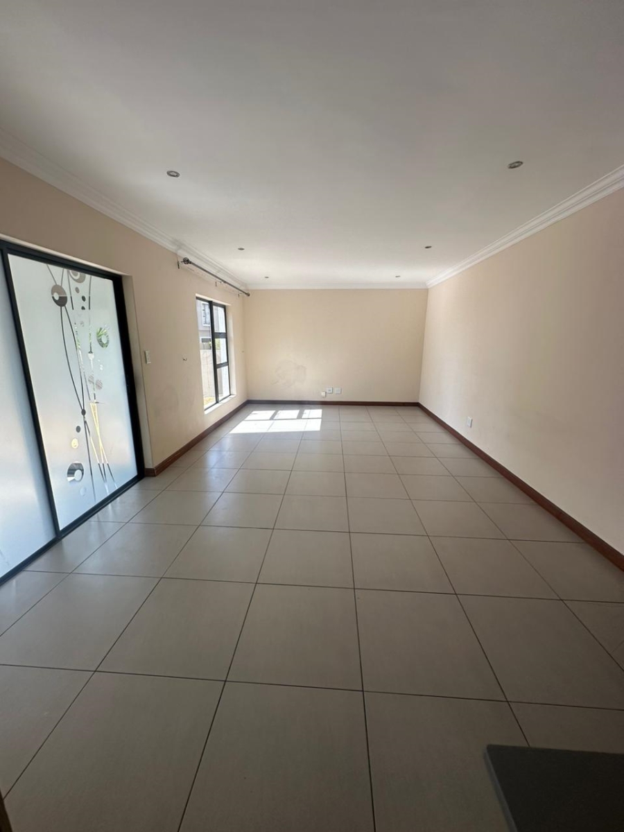 To Let 3 Bedroom Property for Rent in Thatchfield Hills Gauteng