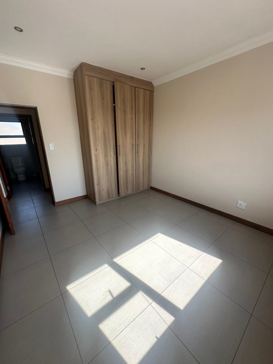 To Let 3 Bedroom Property for Rent in Thatchfield Hills Gauteng