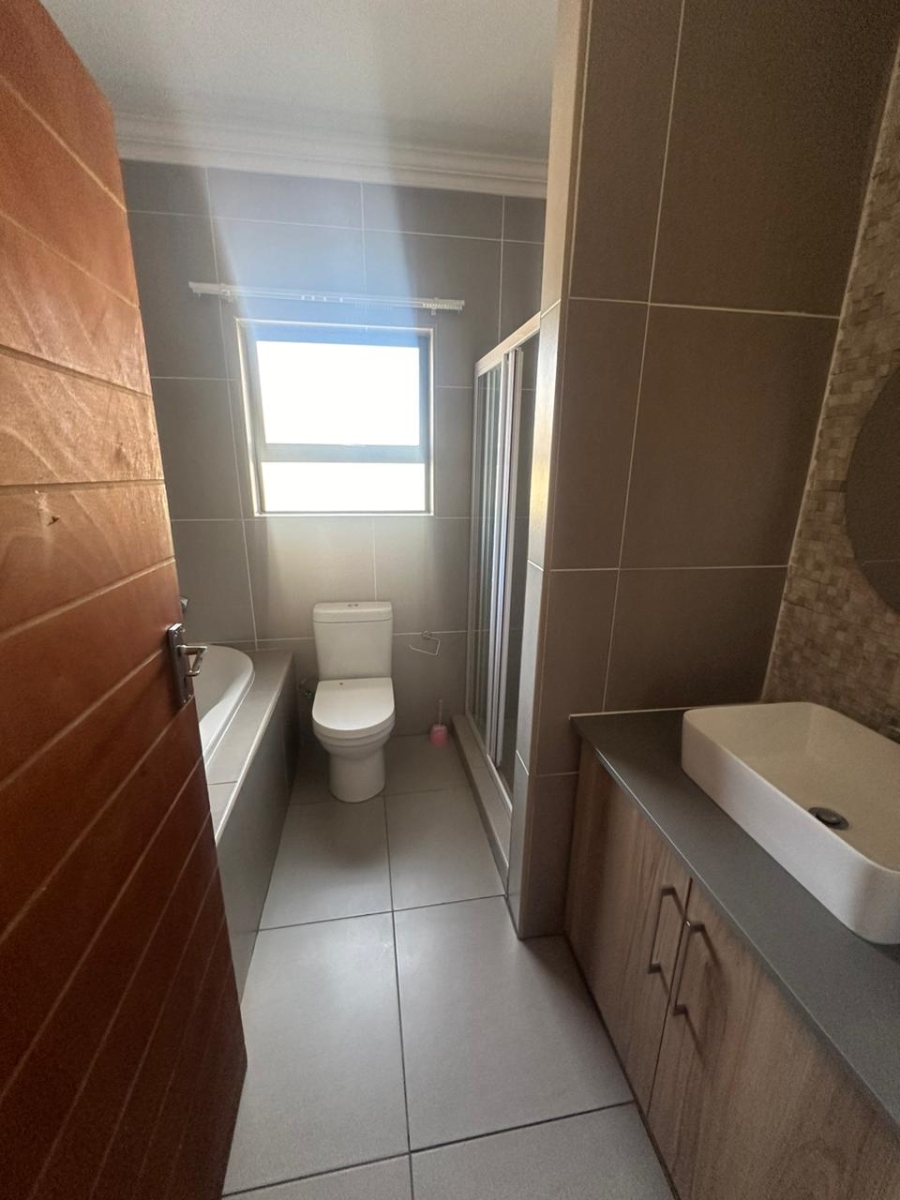 To Let 3 Bedroom Property for Rent in Thatchfield Hills Gauteng
