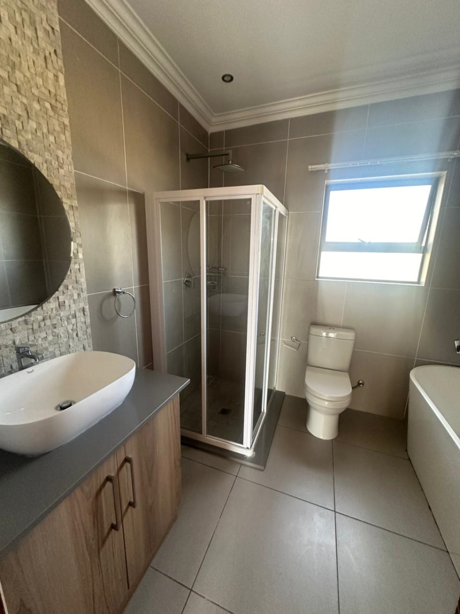To Let 3 Bedroom Property for Rent in Thatchfield Hills Gauteng