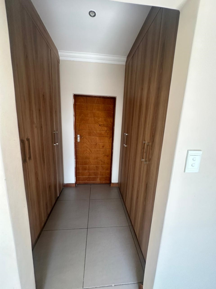 To Let 3 Bedroom Property for Rent in Thatchfield Hills Gauteng