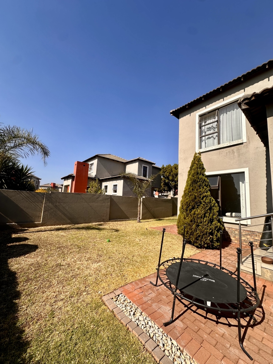 To Let 3 Bedroom Property for Rent in Thatchfield Hills Gauteng