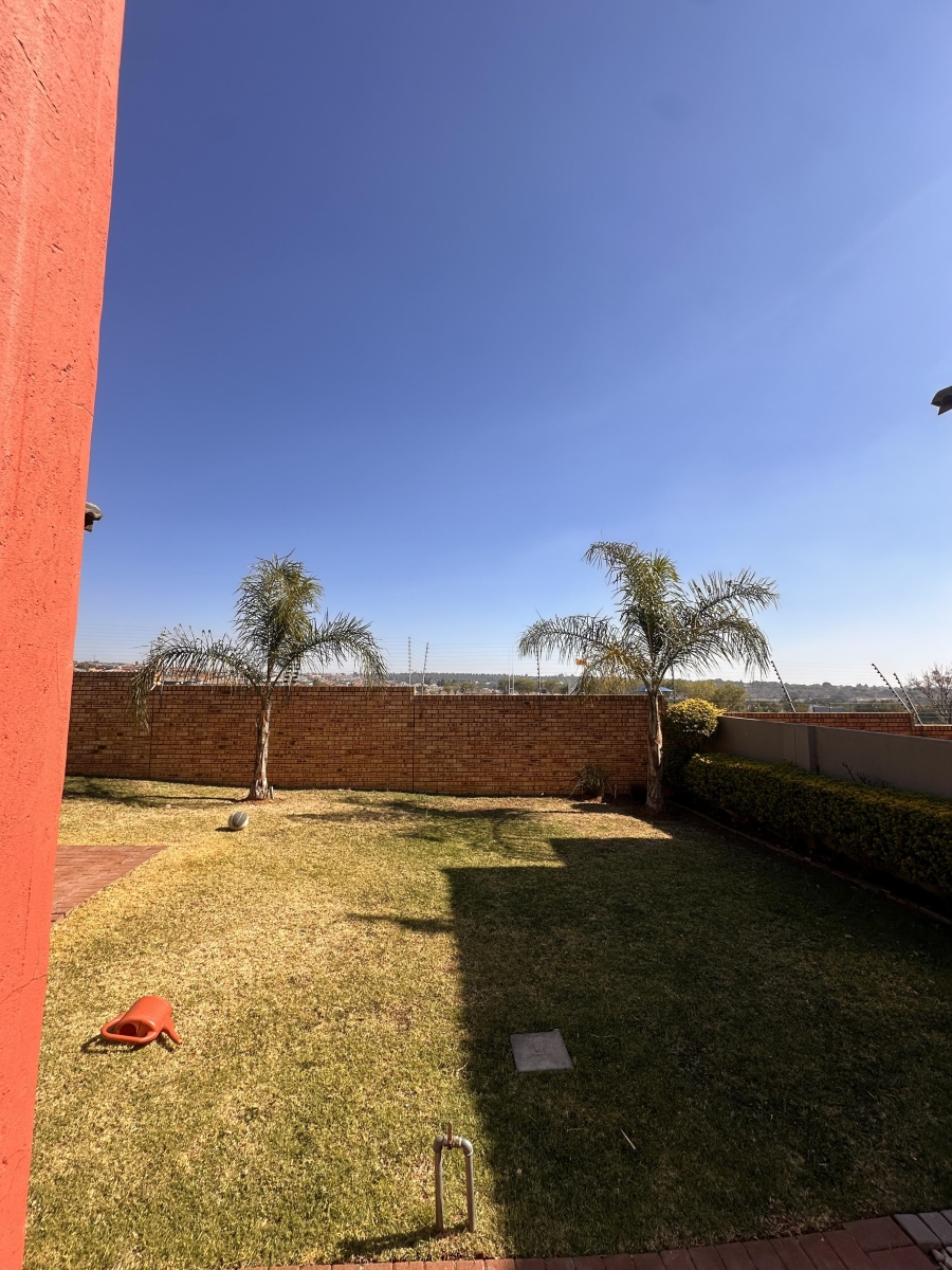 To Let 3 Bedroom Property for Rent in Thatchfield Hills Gauteng