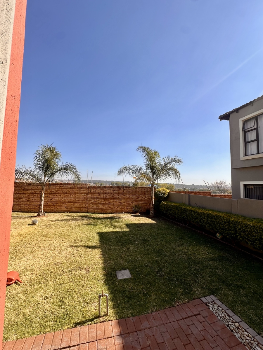 To Let 3 Bedroom Property for Rent in Thatchfield Hills Gauteng
