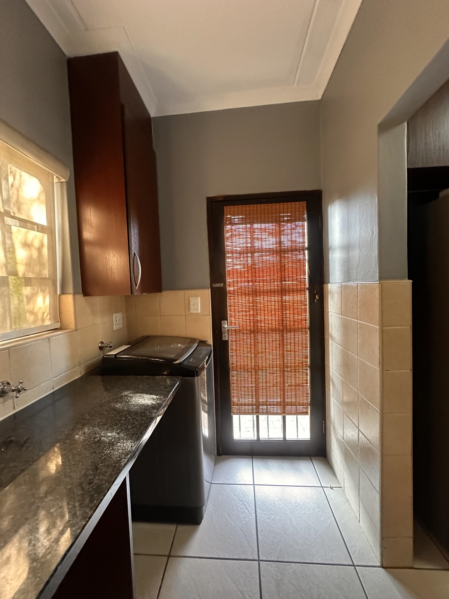 To Let 3 Bedroom Property for Rent in Broadacres Gauteng