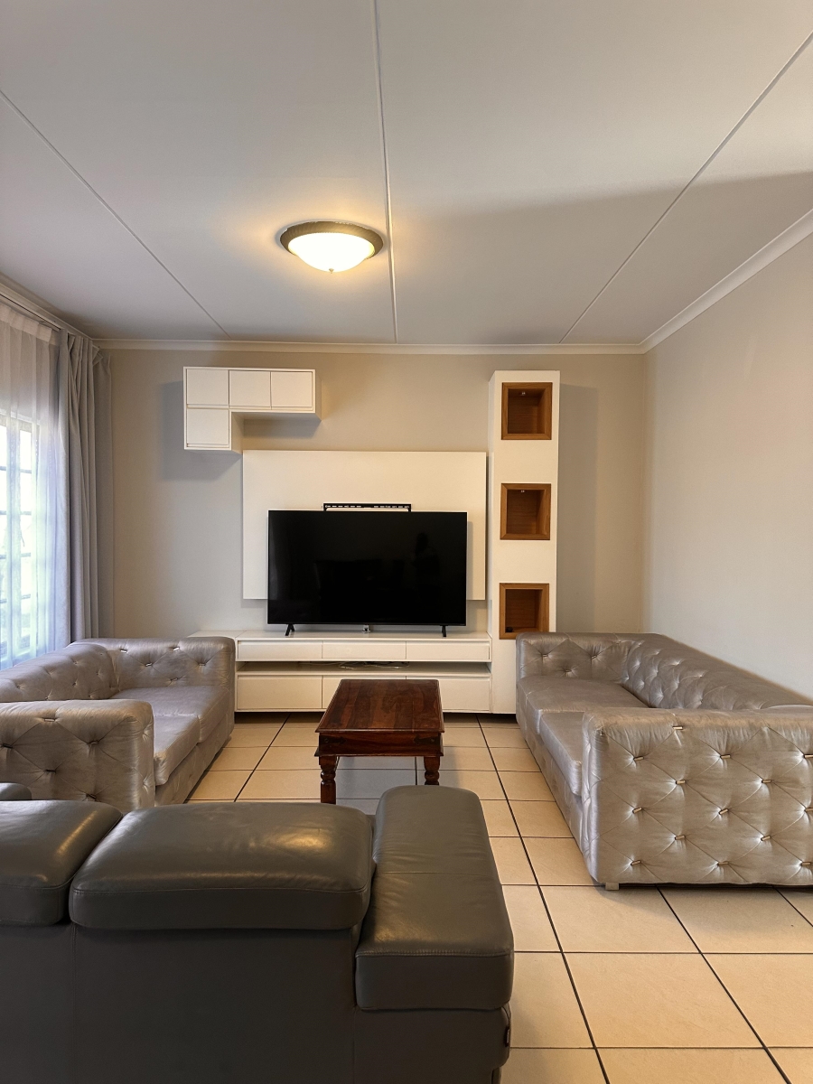 To Let 3 Bedroom Property for Rent in Broadacres Gauteng