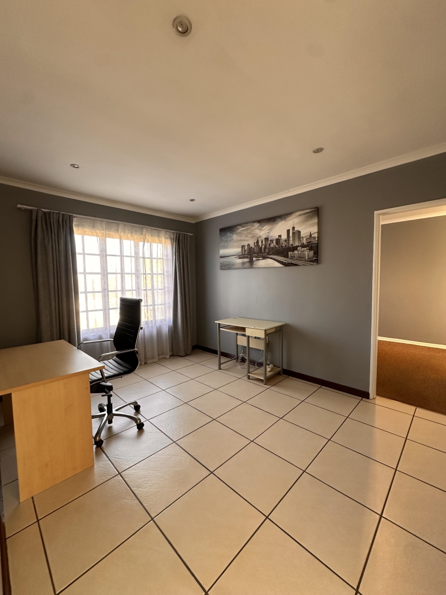 To Let 3 Bedroom Property for Rent in Broadacres Gauteng
