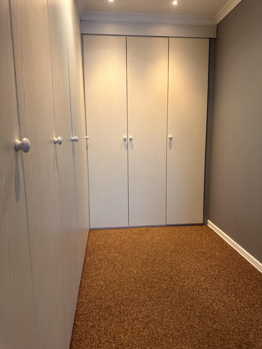 To Let 3 Bedroom Property for Rent in Broadacres Gauteng