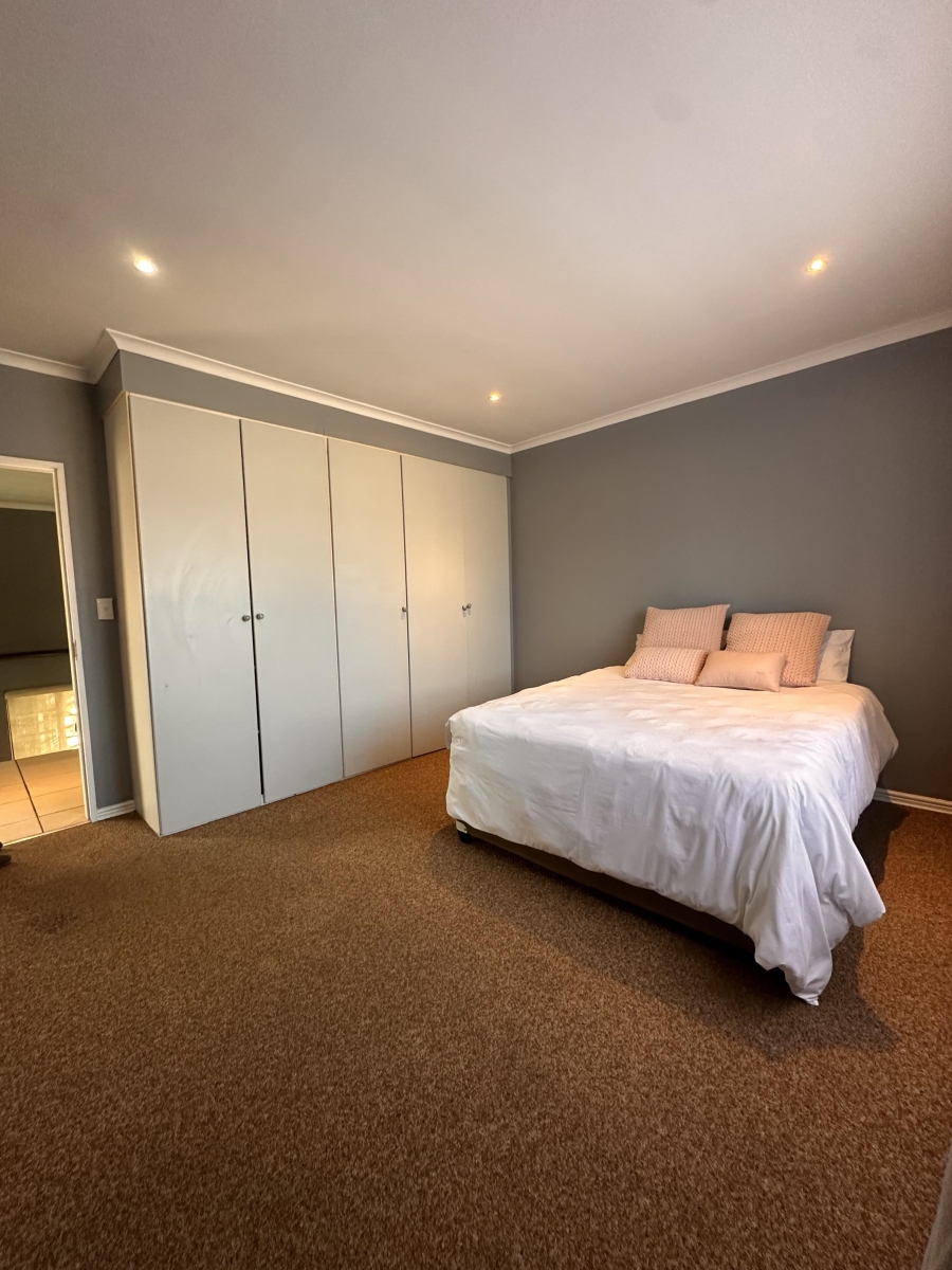 To Let 3 Bedroom Property for Rent in Broadacres Gauteng