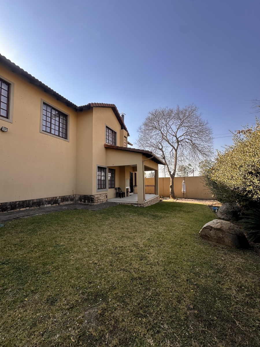 To Let 3 Bedroom Property for Rent in Broadacres Gauteng