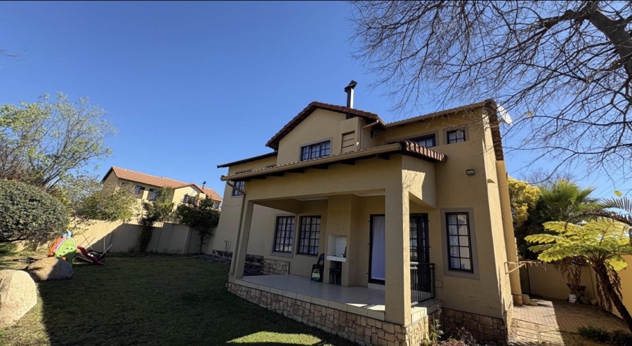 To Let 3 Bedroom Property for Rent in Broadacres Gauteng