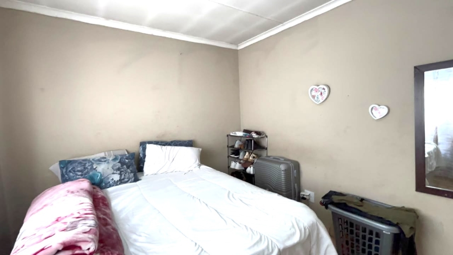 5 Bedroom Property for Sale in Clayville Gauteng