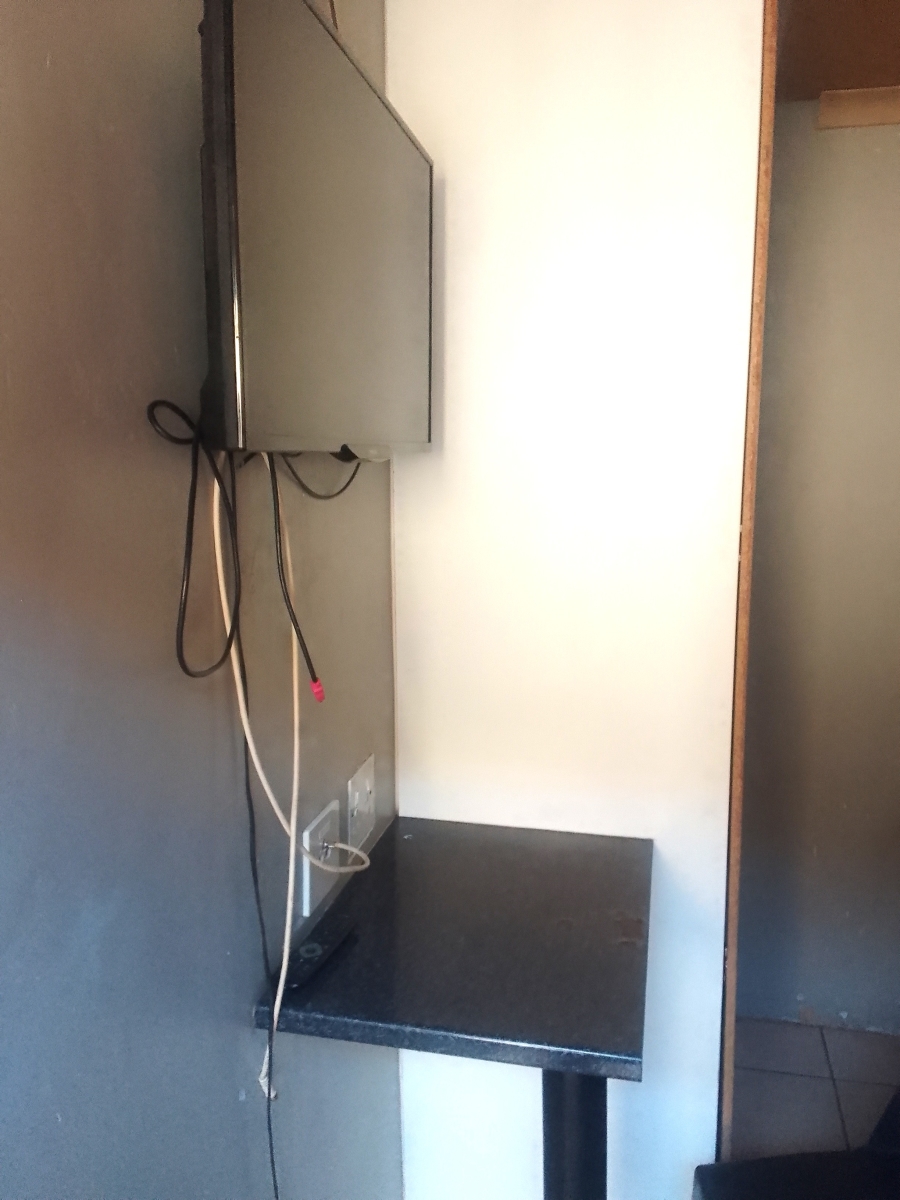 5 Bedroom Property for Sale in Clayville Gauteng