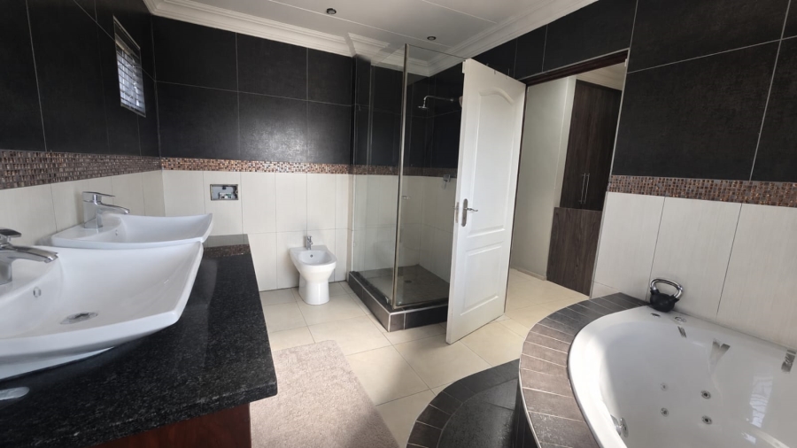5 Bedroom Property for Sale in Menlo Park Gauteng