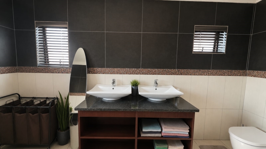 5 Bedroom Property for Sale in Menlo Park Gauteng