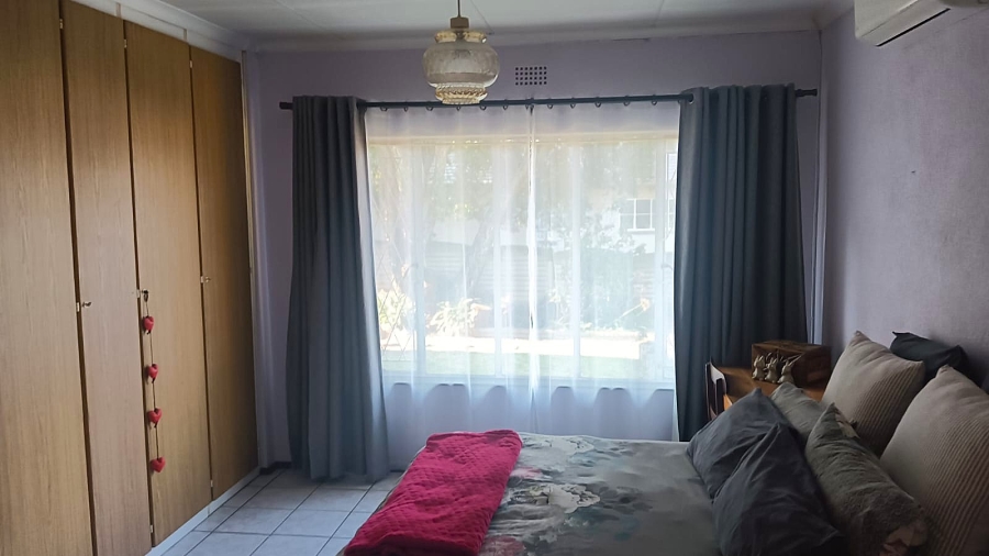 4 Bedroom Property for Sale in Van Riebeeck Park Gauteng
