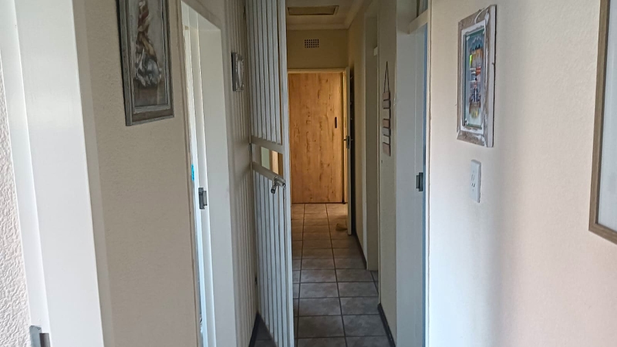 4 Bedroom Property for Sale in Van Riebeeck Park Gauteng