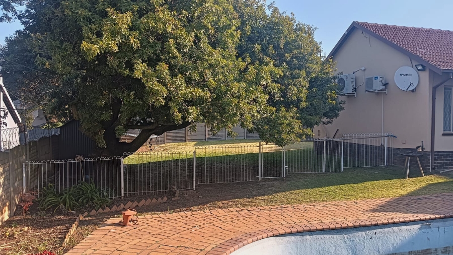 4 Bedroom Property for Sale in Van Riebeeck Park Gauteng