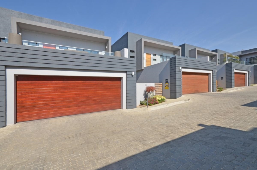 To Let 3 Bedroom Property for Rent in Petervale Gauteng