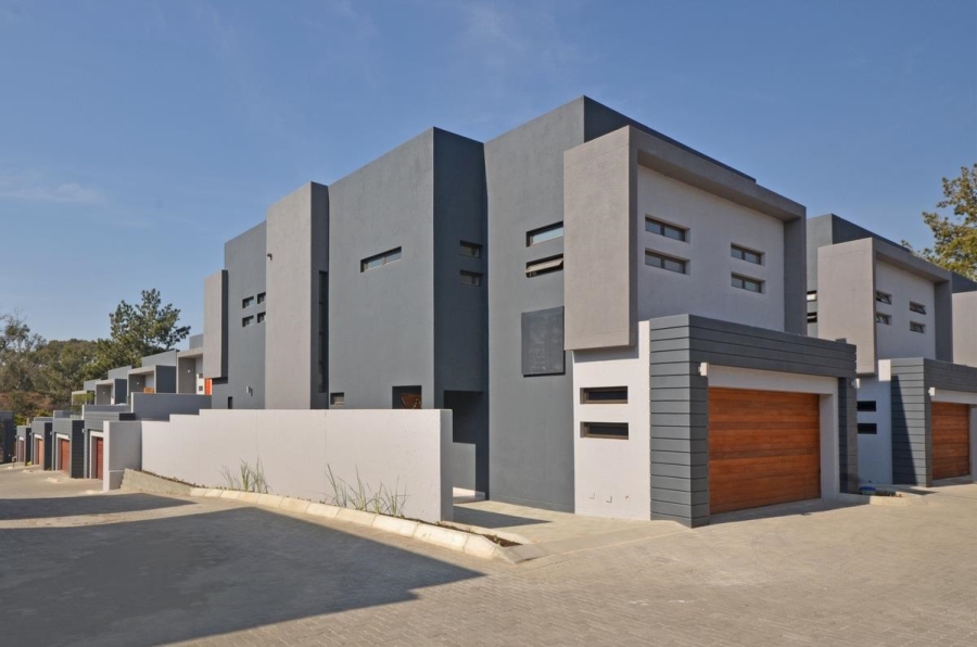 To Let 3 Bedroom Property for Rent in Petervale Gauteng