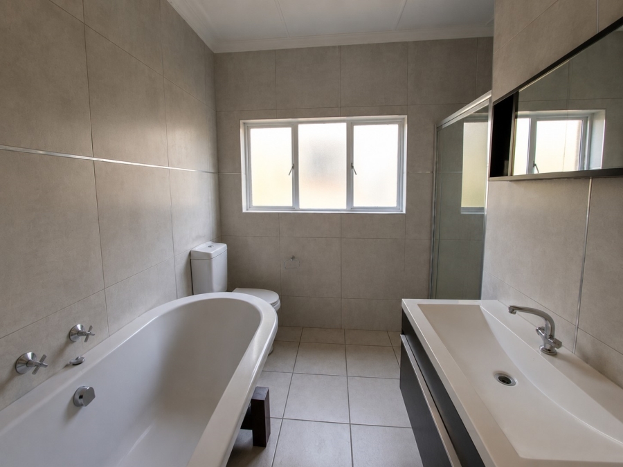 To Let 3 Bedroom Property for Rent in Douglasdale Gauteng
