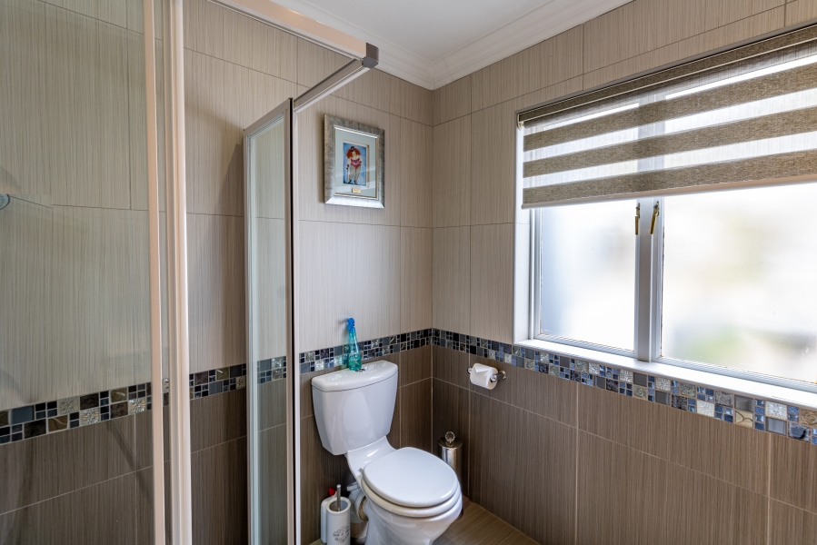 5 Bedroom Property for Sale in Silver Lakes Golf Estate Gauteng